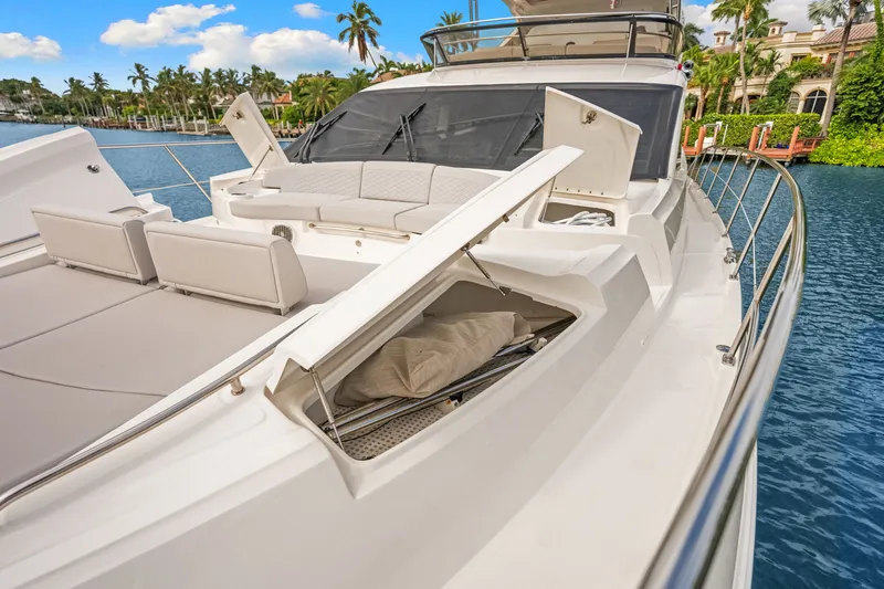Slide: The Image of Sea Ray L650 Fly 2018 - 80
