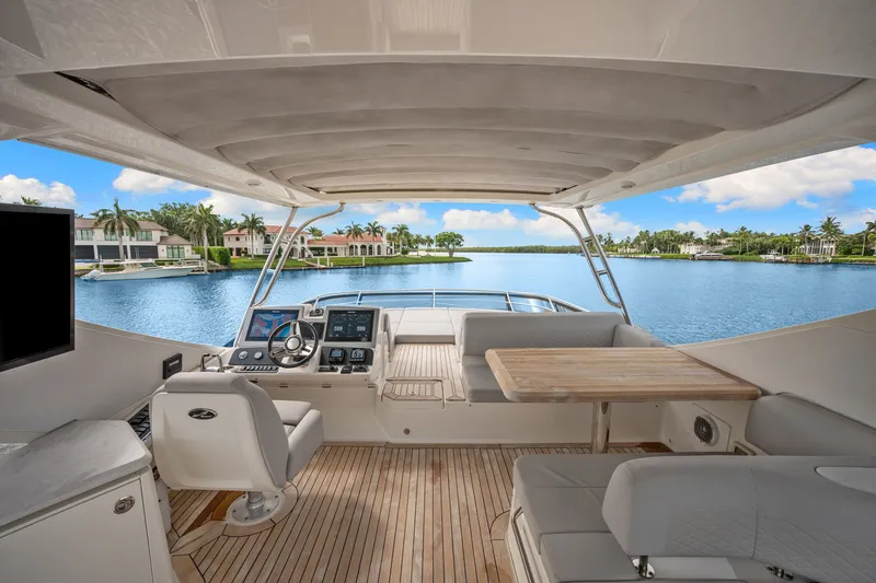 Slide: The Image of Sea Ray L650 Fly 2018 - 67
