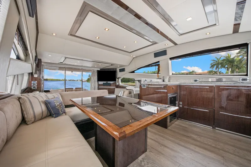 Slide: The Image of Sea Ray L650 Fly 2018 - 35