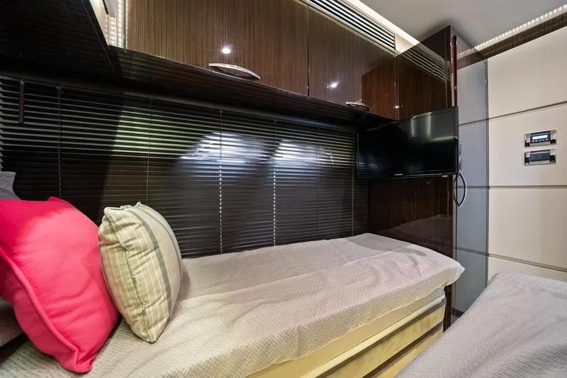 Slide: The Image of Sea Ray L650 Fly 2018 - 52