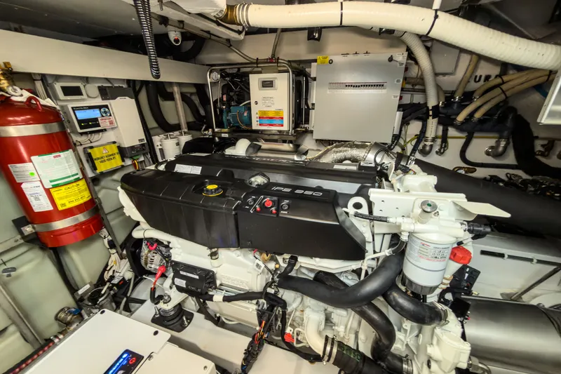 Slide: The Image of Azimut 53 FLY 2025 - 69