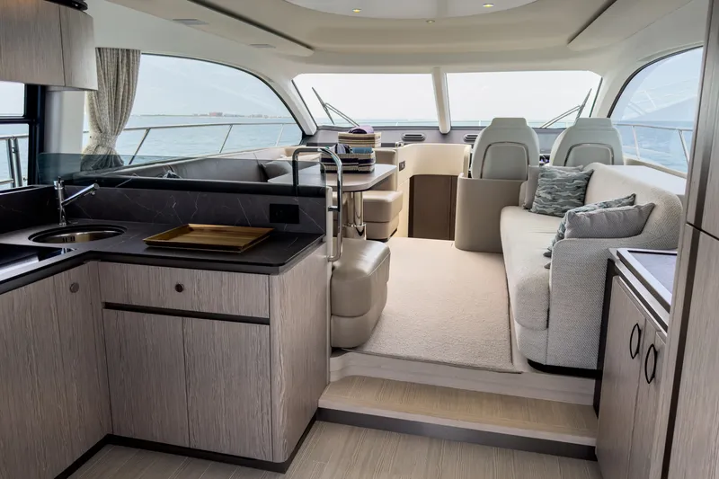 Slide: The Image of Azimut 53 FLY 2025 - 18