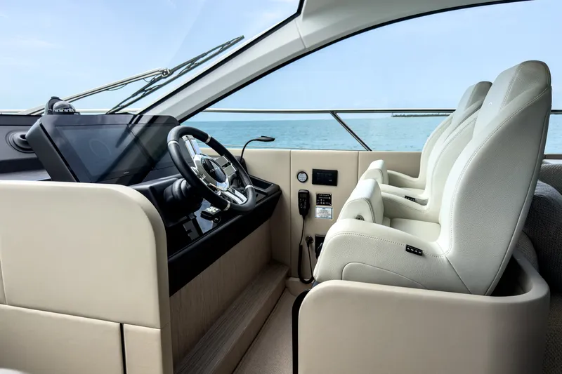 Slide: The Image of Azimut 53 FLY 2025 - 31