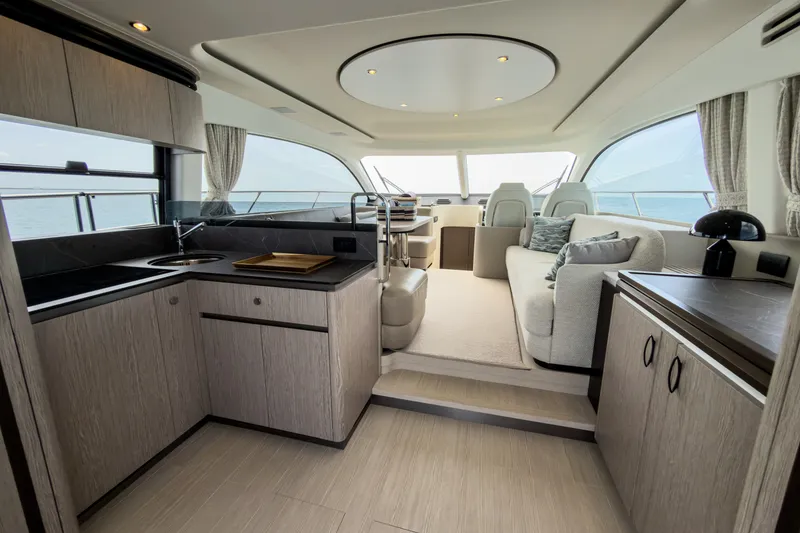 Slide: The Image of Azimut 53 FLY 2025 - 19