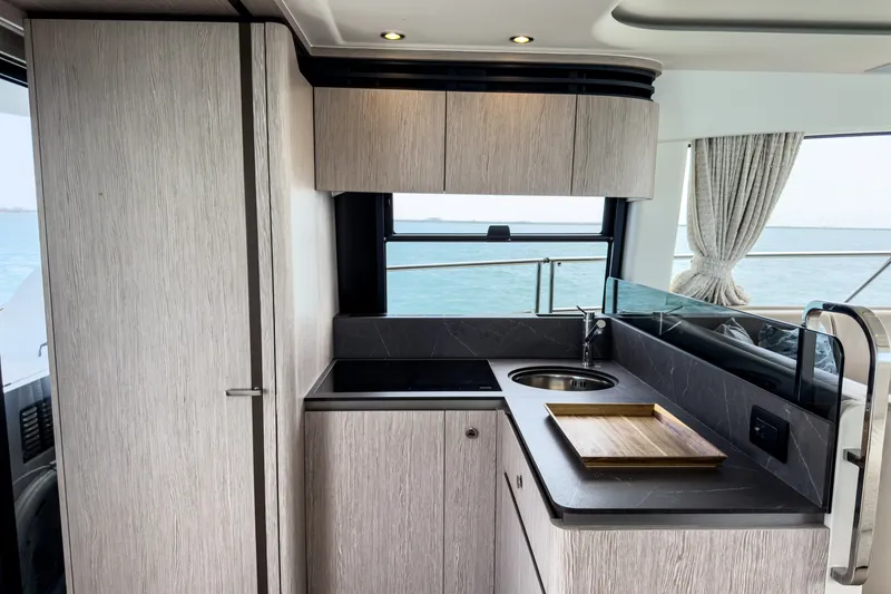 Slide: The Image of Azimut 53 FLY 2025 - 29