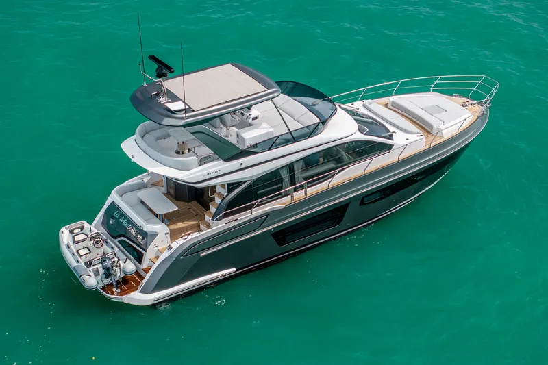 Slide: The Image of Azimut 53 FLY 2025 - 8