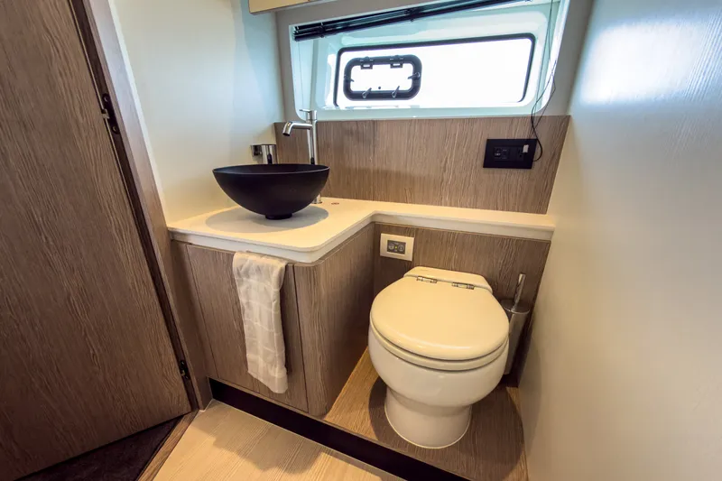 Slide: The Image of Azimut 53 FLY 2025 - 52