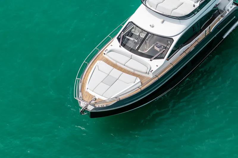 Slide: The Image of Azimut 53 FLY 2025 - 4