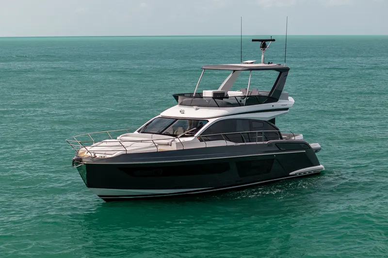 Slide: The Image of Azimut 53 FLY 2025 - 1