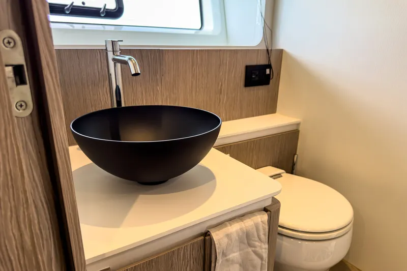 Slide: The Image of Azimut 53 FLY 2025 - 53