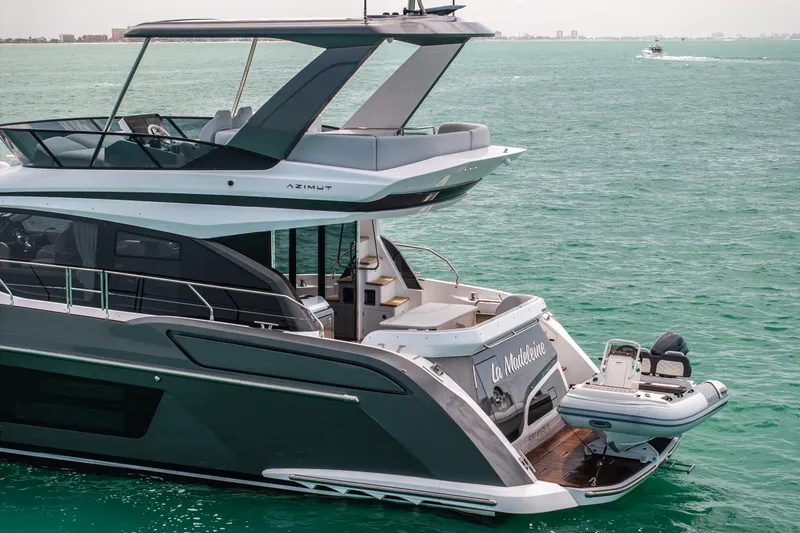 Slide: The Image of Azimut 53 FLY 2025 - 7