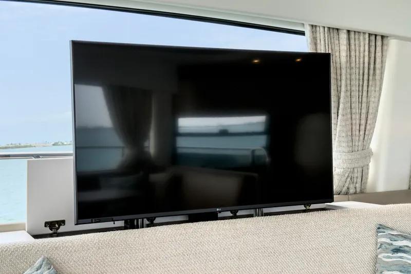 Slide: The Image of Azimut 53 FLY 2025 - 23