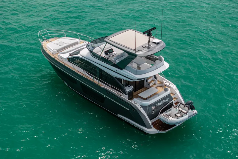 Slide: The Image of Azimut 53 FLY 2025 - 6