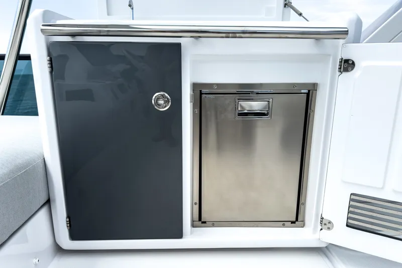 Slide: The Image of Azimut 53 FLY 2025 - 60