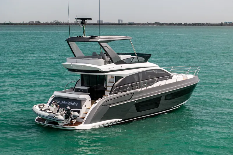 Slide: The Image of Azimut 53 FLY 2025 - 12