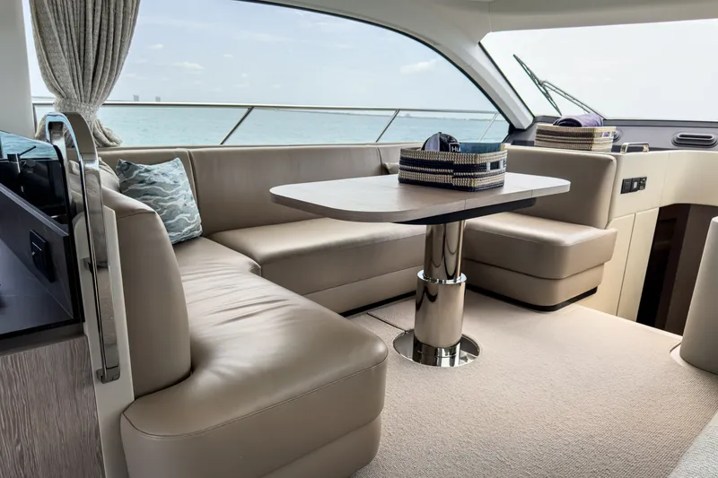 Slide: The Image of Azimut 53 FLY 2025 - 21