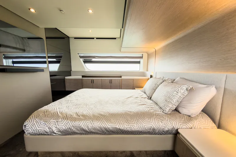Slide: The Image of Azimut 53 FLY 2025 - 35