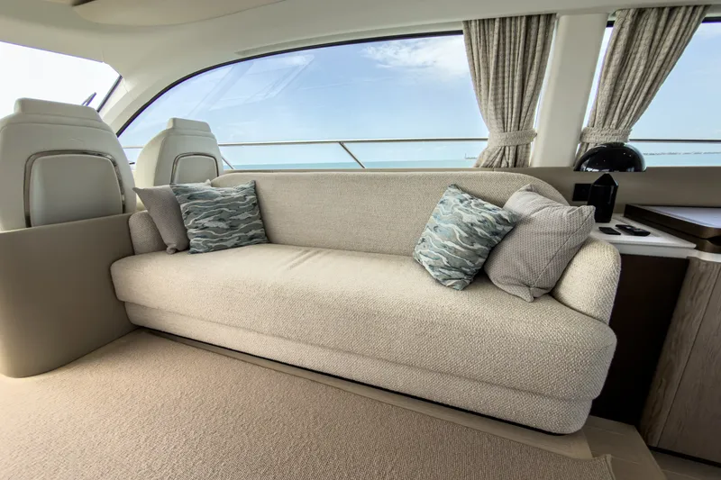 Slide: The Image of Azimut 53 FLY 2025 - 24