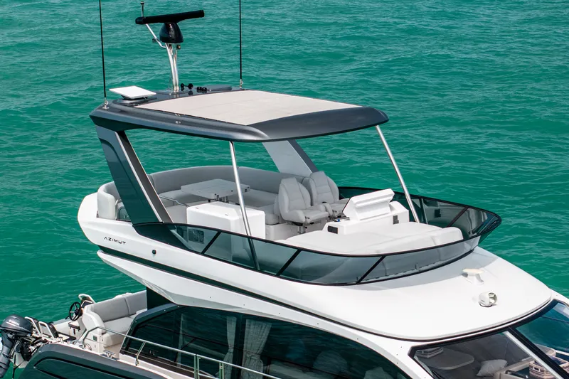 Slide: The Image of Azimut 53 FLY 2025 - 9