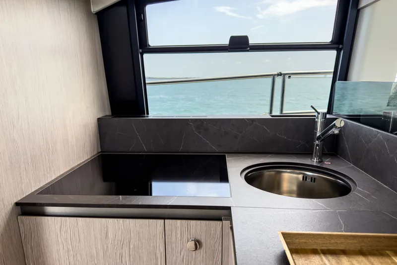 Slide: The Image of Azimut 53 FLY 2025 - 28