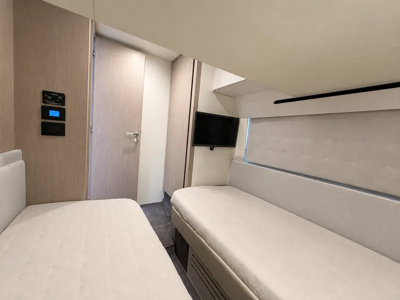 Slide: The Image of Azimut FLY 53 2025 - 51