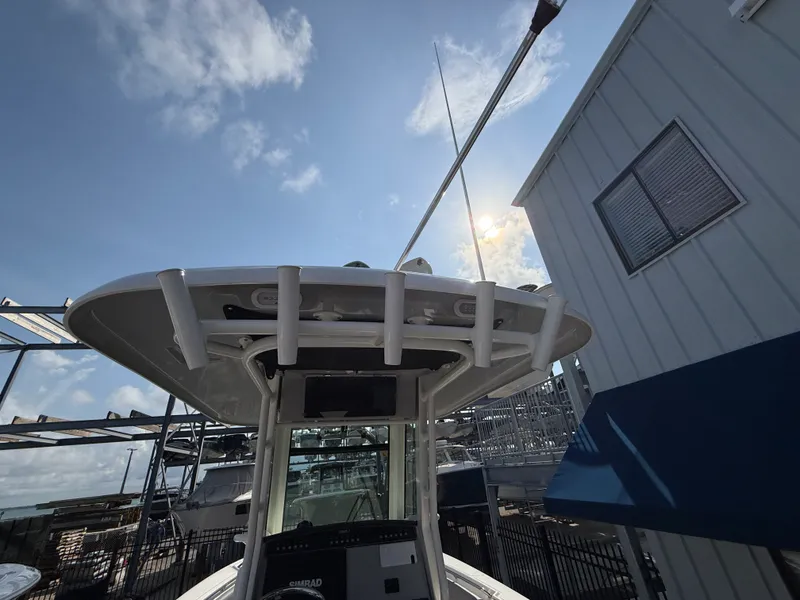 Slide: The Image of Boston Whaler 250 Outrage 2027 - 23