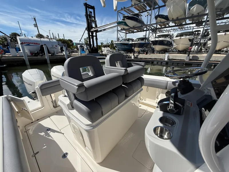 Slide: The Image of Boston Whaler 250 Outrage 2027 - 18