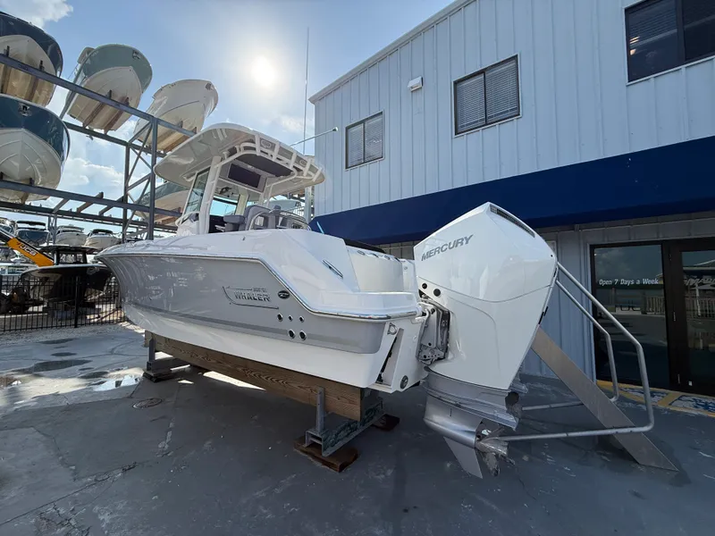 Slide: The Image of Boston Whaler 250 Outrage 2027 - 6