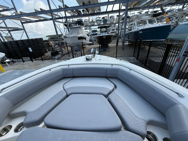 Slide: The Image of Boston Whaler 250 Outrage 2027 - 9