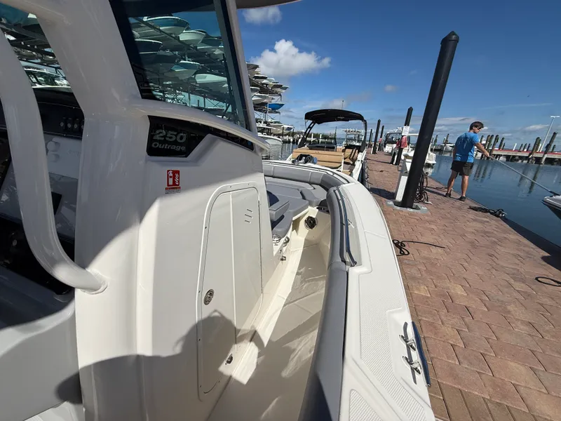 Slide: The Image of Boston Whaler 250 Outrage 2027 - 13