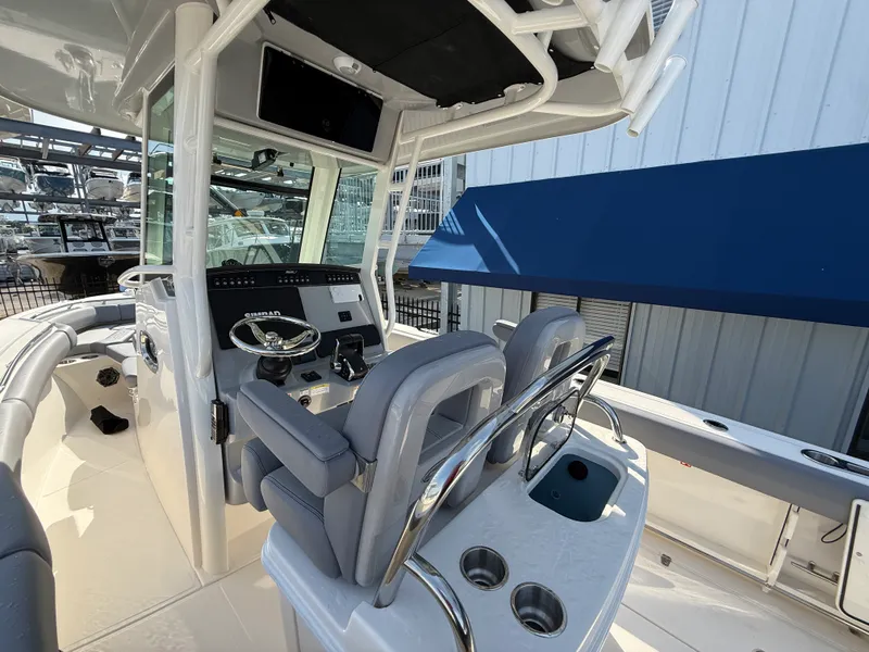 Slide: The Image of Boston Whaler 250 Outrage 2027 - 22