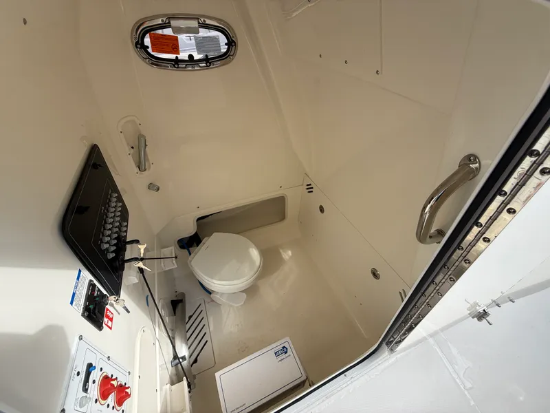 Slide: The Image of Boston Whaler 250 Outrage 2027 - 14