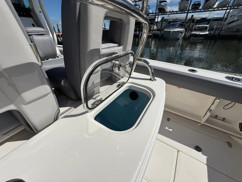 Slide: The Image of Boston Whaler 250 Outrage 2027 - 24