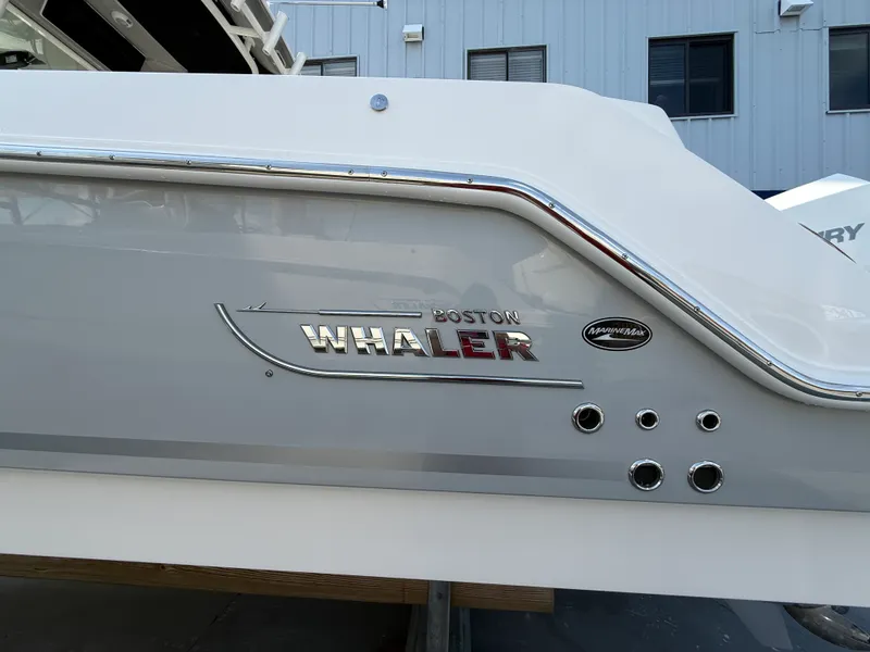 Slide: The Image of Boston Whaler 250 Outrage 2027 - 7