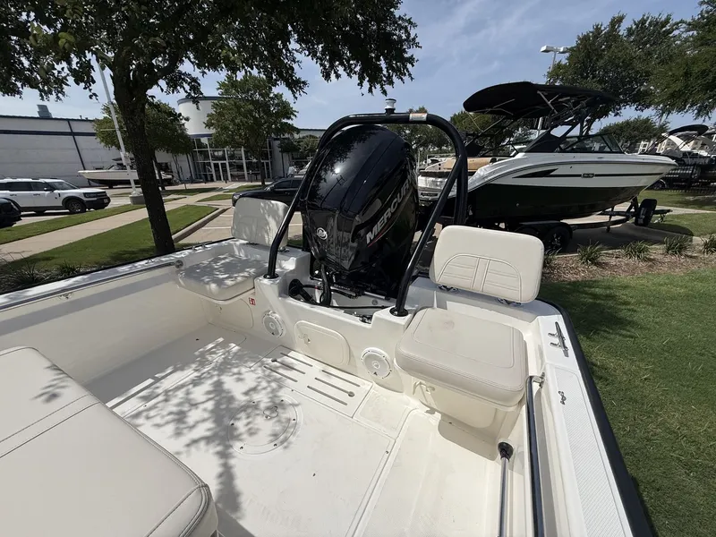 Slide: The Image of Boston Whaler 170 Montauk 2026 - 7