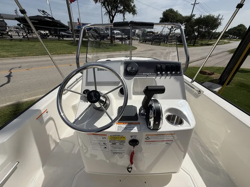 Slide: The Image of Boston Whaler 170 Montauk 2026 - 12