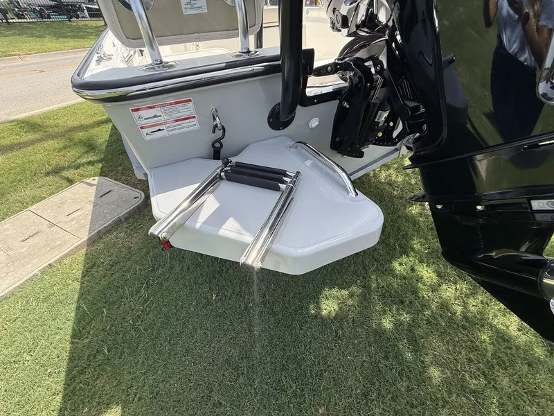 Slide: The Image of Boston Whaler 170 Montauk 2026 - 3