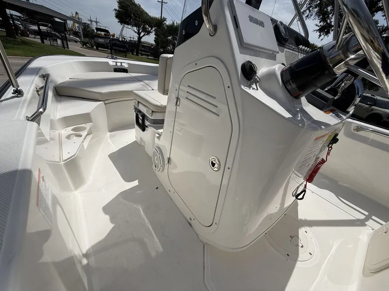 Slide: The Image of Boston Whaler 170 Montauk 2026 - 13