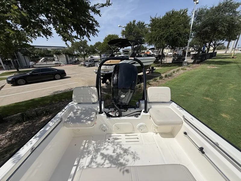 Slide: The Image of Boston Whaler 170 Montauk 2026 - 4