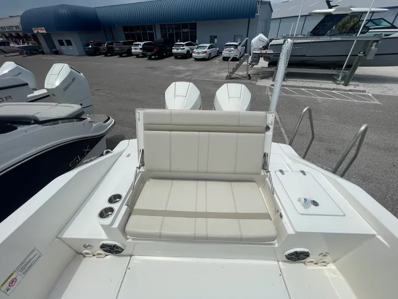 Slide: The Image of Boston Whaler 280 Dauntless 2023 - 10