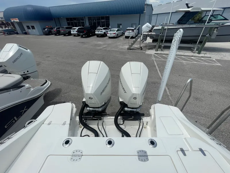 Slide: The Image of Boston Whaler 280 Dauntless 2023 - 12
