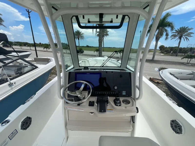Slide: The Image of Boston Whaler 280 Dauntless 2023 - 8