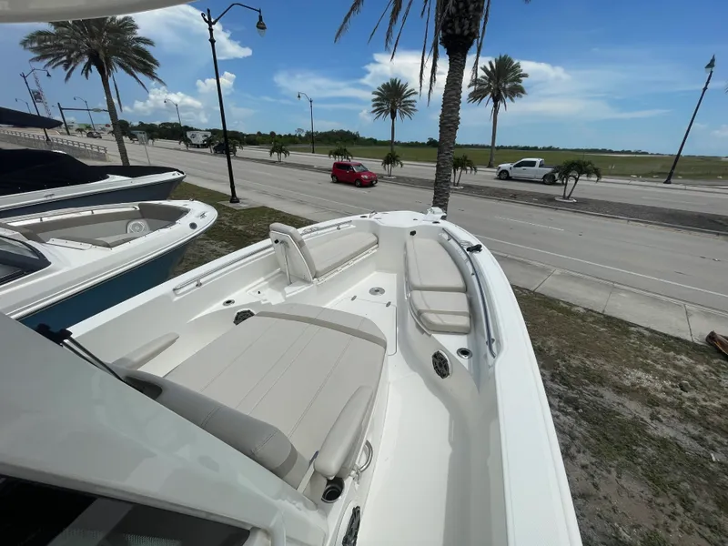 Slide: The Image of Boston Whaler 280 Dauntless 2023 - 5