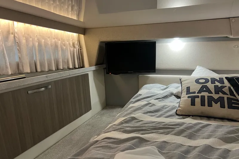 Slide: The Image of Regal 33 Express 2019 - 31