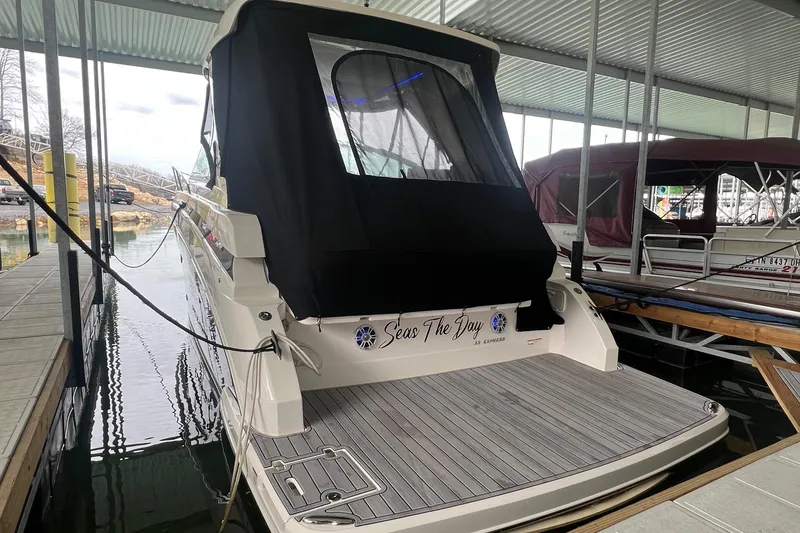 Slide: The Image of Regal 33 Express 2019 - 13