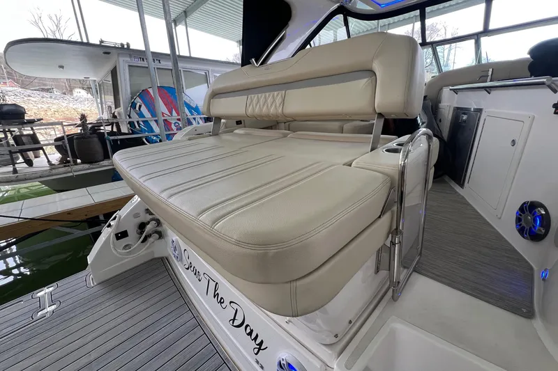 Slide: The Image of Regal 33 Express 2019 - 23