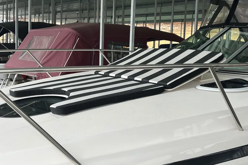 Slide: The Image of Regal 33 Express 2019 - 7