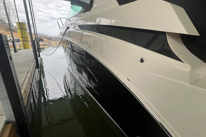 Slide: The Image of Regal 33 Express 2019 - 6