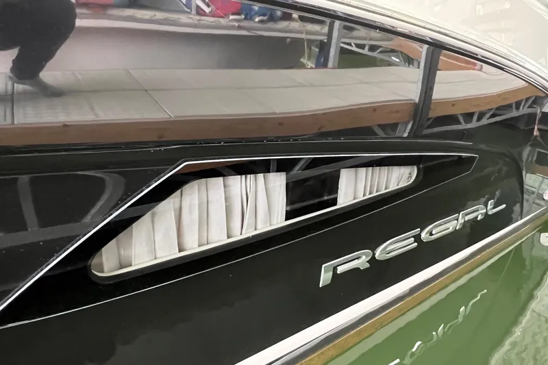 Slide: The Image of Regal 33 Express 2019 - 5