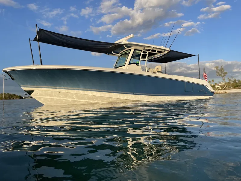 Slide: The Image of Boston Whaler 330 OUTRAGE 2020 - 13